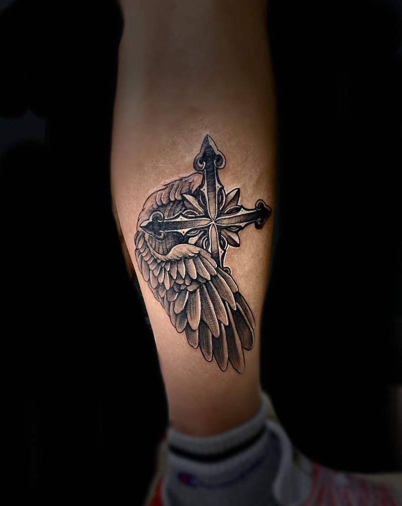 翅膀纹身图片_手臂新传统纹身图案