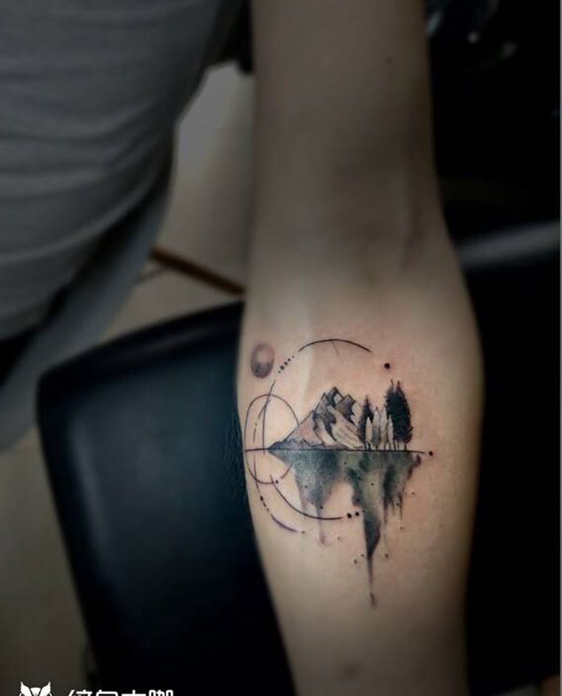 顾客的大山纹身图片_手臂点刺纹身图案