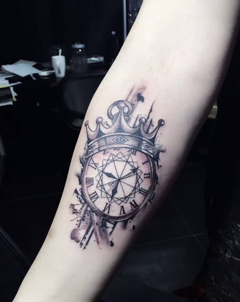 钟表纹身图片_手臂点刺几何纹身图案
