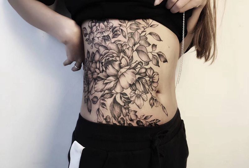 素花遮盖纹身图片_腰部纹身图案