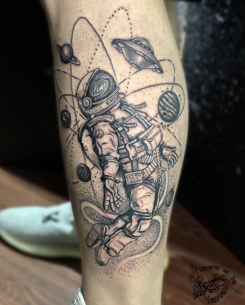 太空人纹身图片_腿部纹身图案