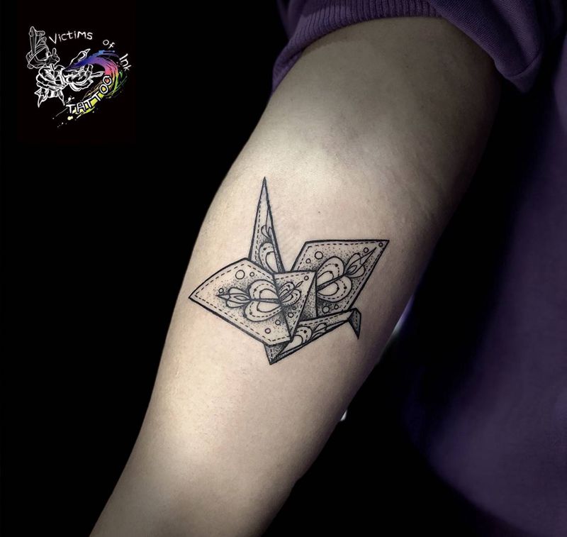 千纸鹤纹身图片_手臂纹身图案