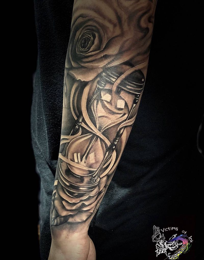 沙漏纹身图片_手臂欧美写实纹身图案