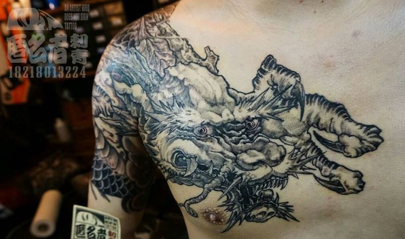 黑灰传统  龙儿纹身图片_肩部背部手臂传统动物鬼神原创广州匿名者成品纹身图案