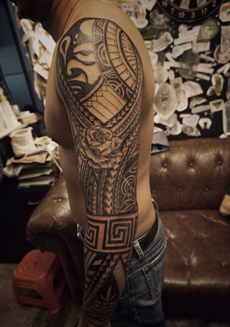 图腾臂纹身图片
