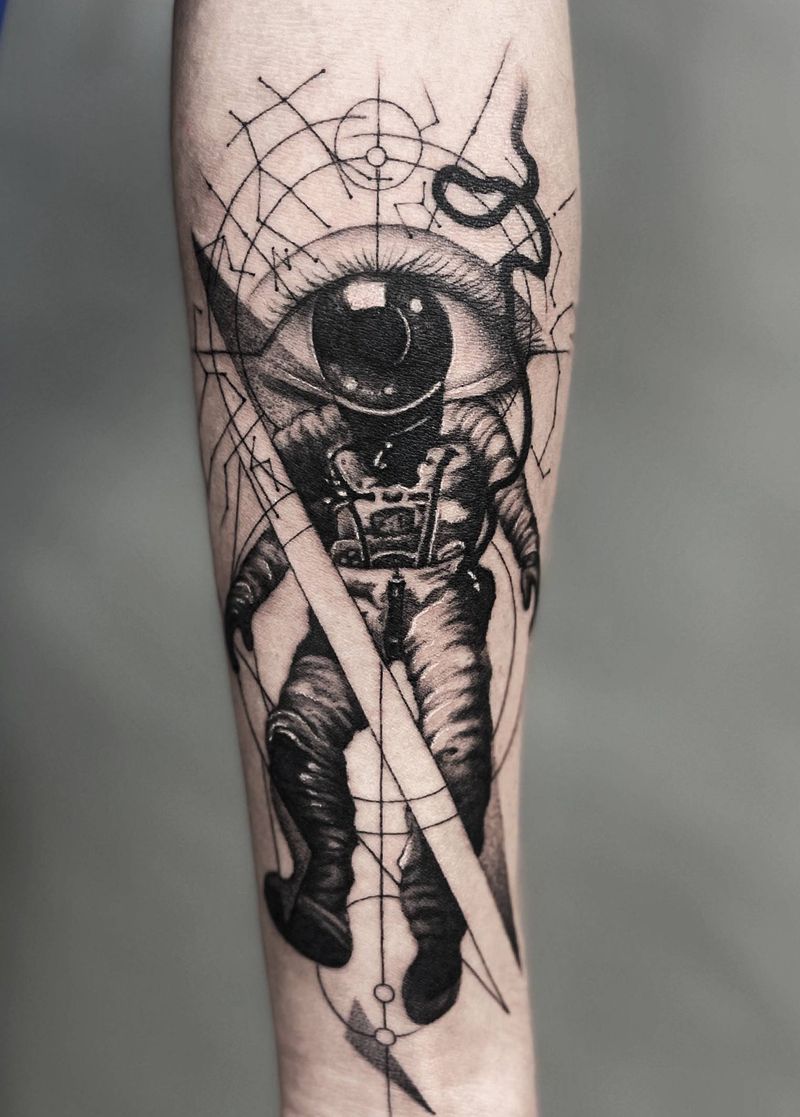 宇航员纹身图片_手臂宇航员纹身图案