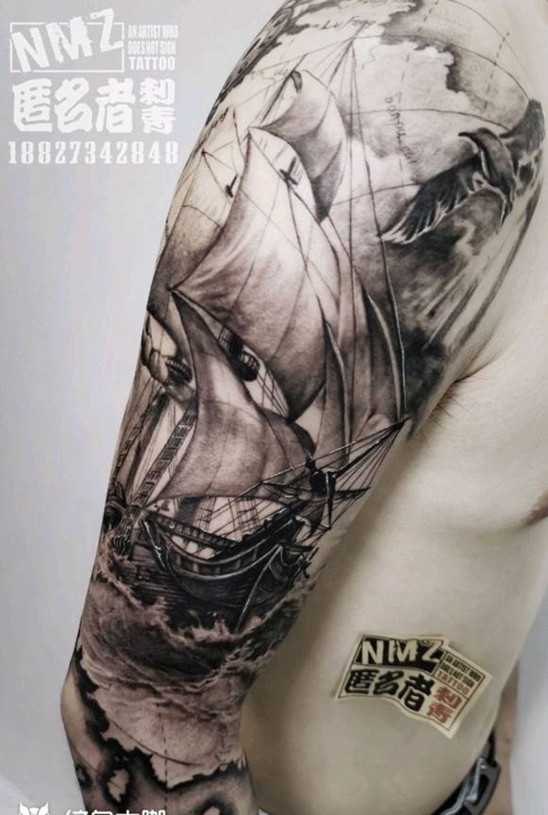大航海时代纹身图片_手臂肩部欧美写实帆船 指南针花臂纹身图案