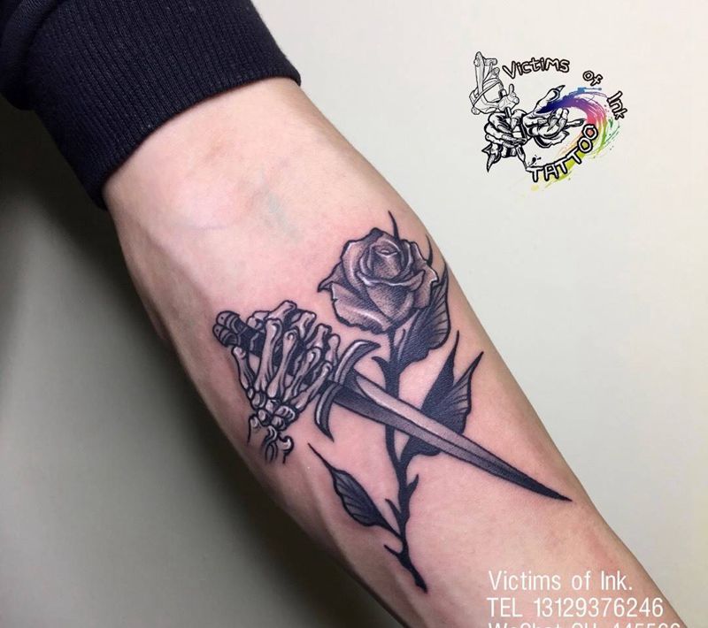 骷髅匕首玫瑰花纹身图片_成品欧美原创纹身图案