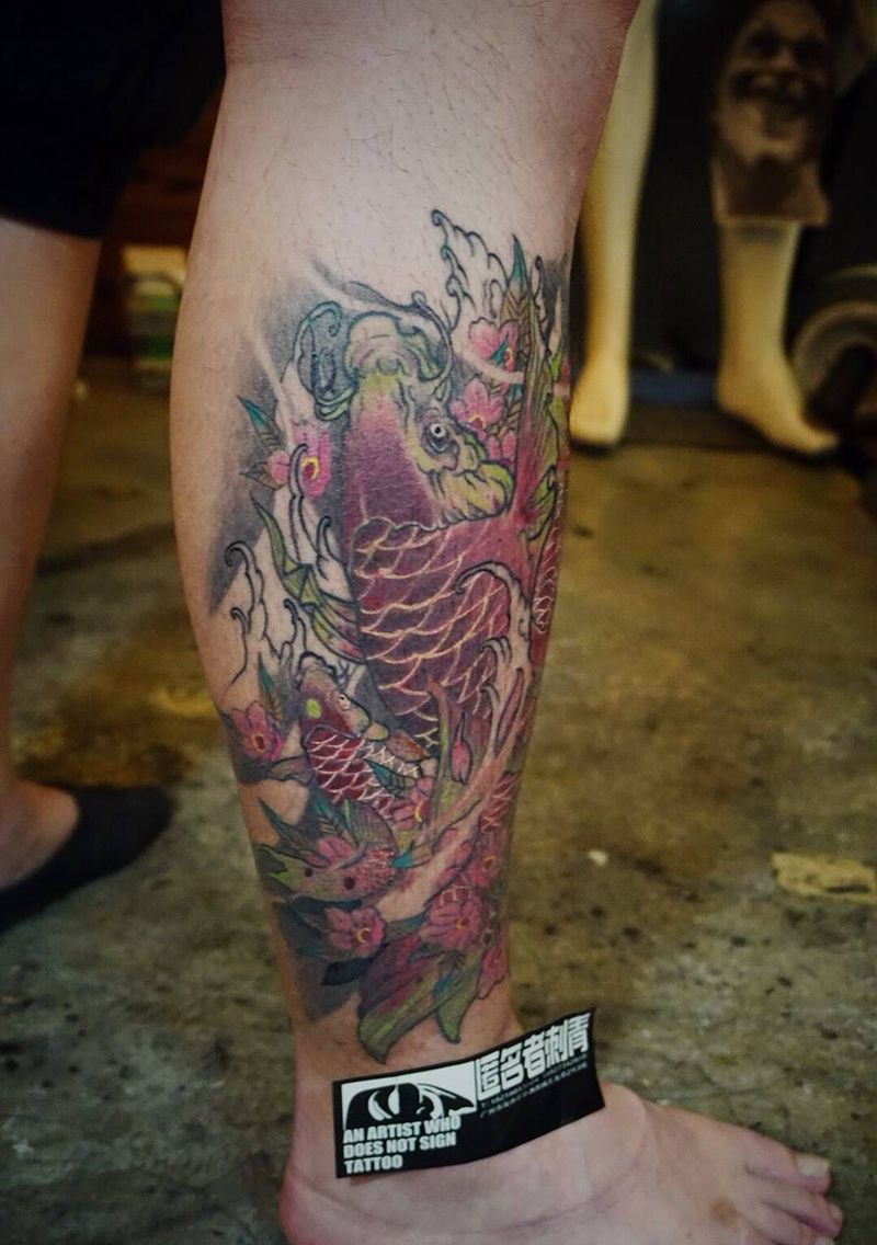 新传统  鲤鱼纹身图片