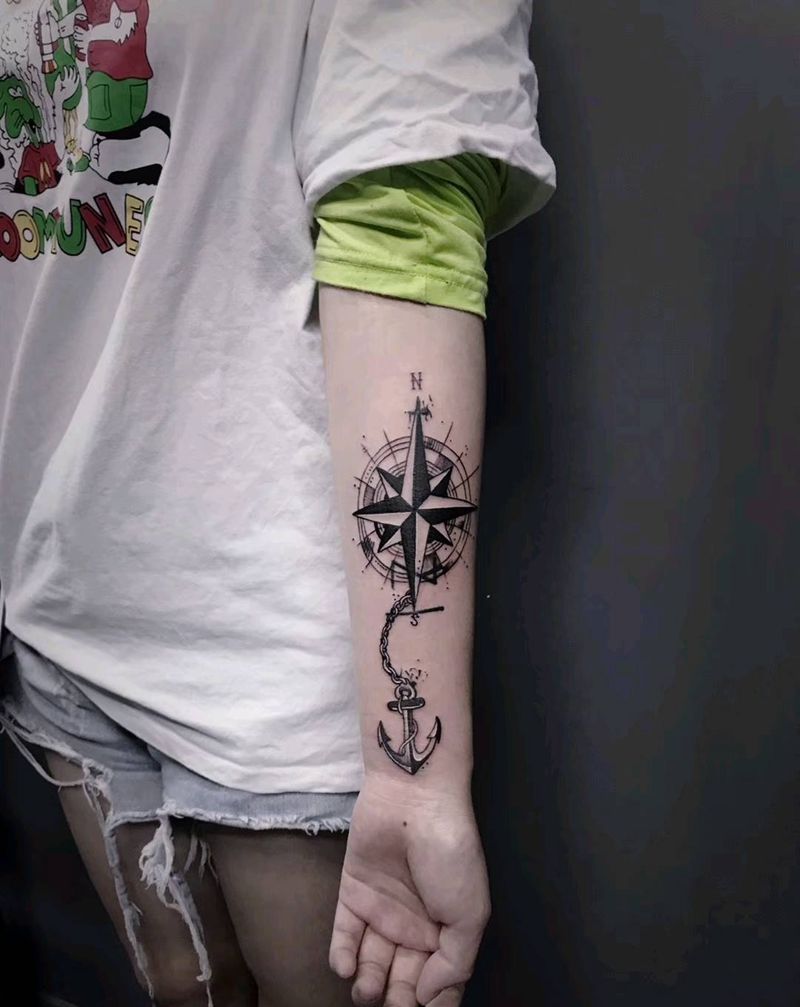 指南针纹身图片_手臂纹身图案