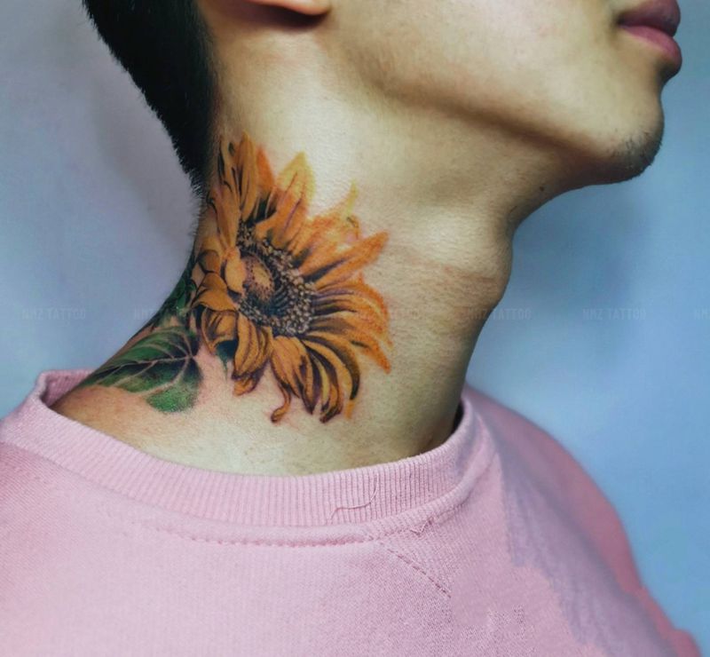 向日葵纹身图片_颈部欧美写实植物 向日葵彩色写实纹身图案