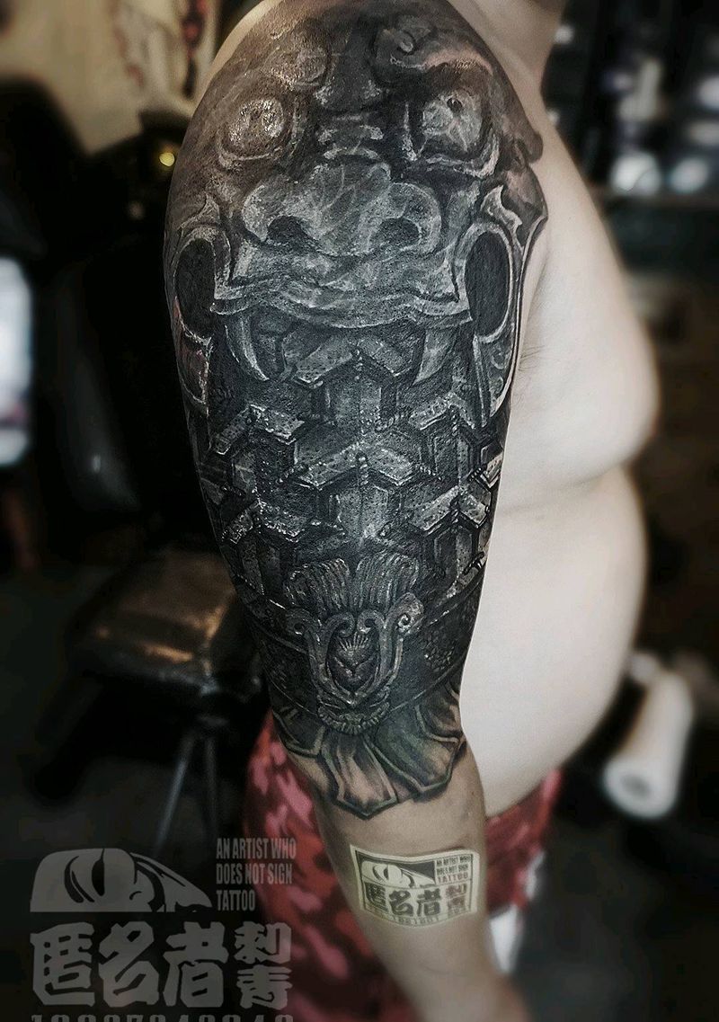 终极遮盖2纹身图片_手臂肩部欧美写实老传统甲胄盔甲纹身图案