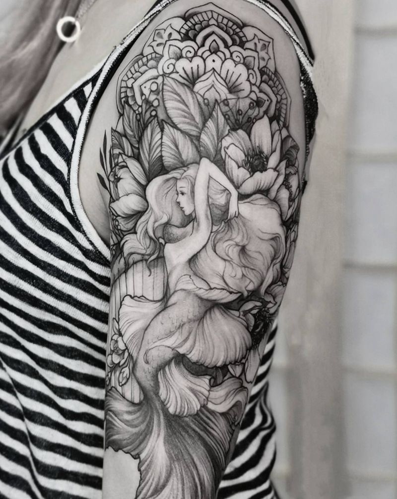 美人鱼纹身图片_手臂欧美写实美人鱼素花曼陀罗纹身图案