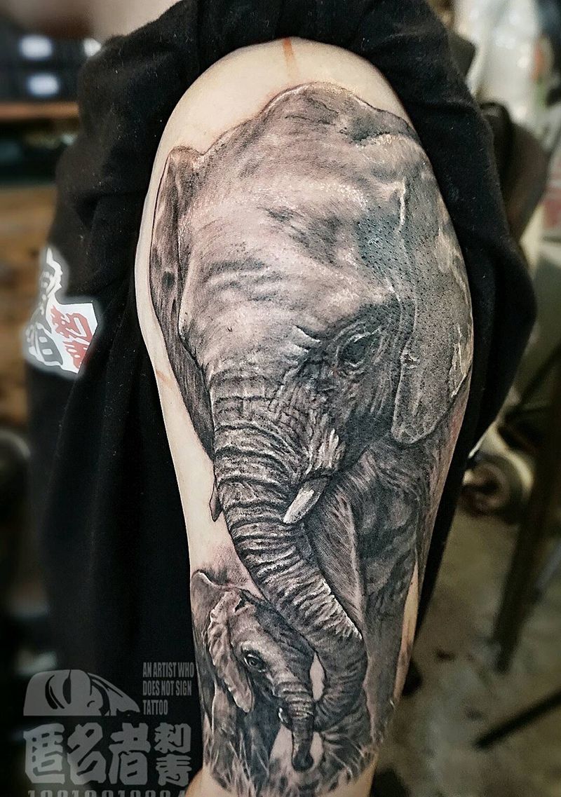 写实  母子象纹身图片_肩部手臂欧美写实动物原创广州成品纹身图案
