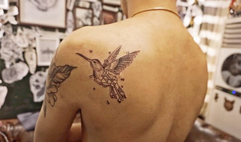 几何   蜂鸟纹身图片