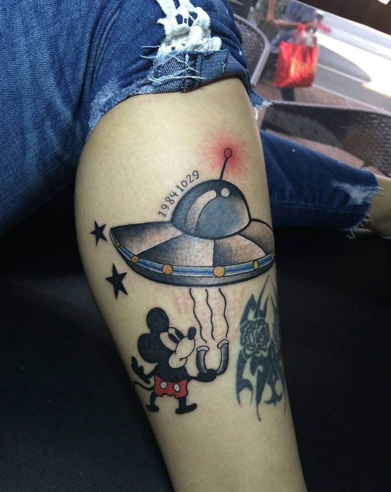 米老鼠与飞碟纹身图片_成品腿部原创纹身图案