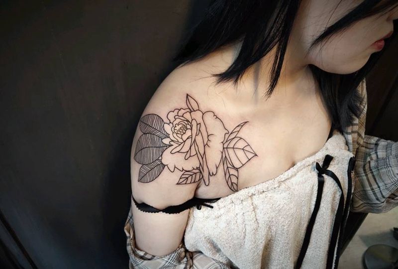 肩花纹身图片_肩部纹身图案