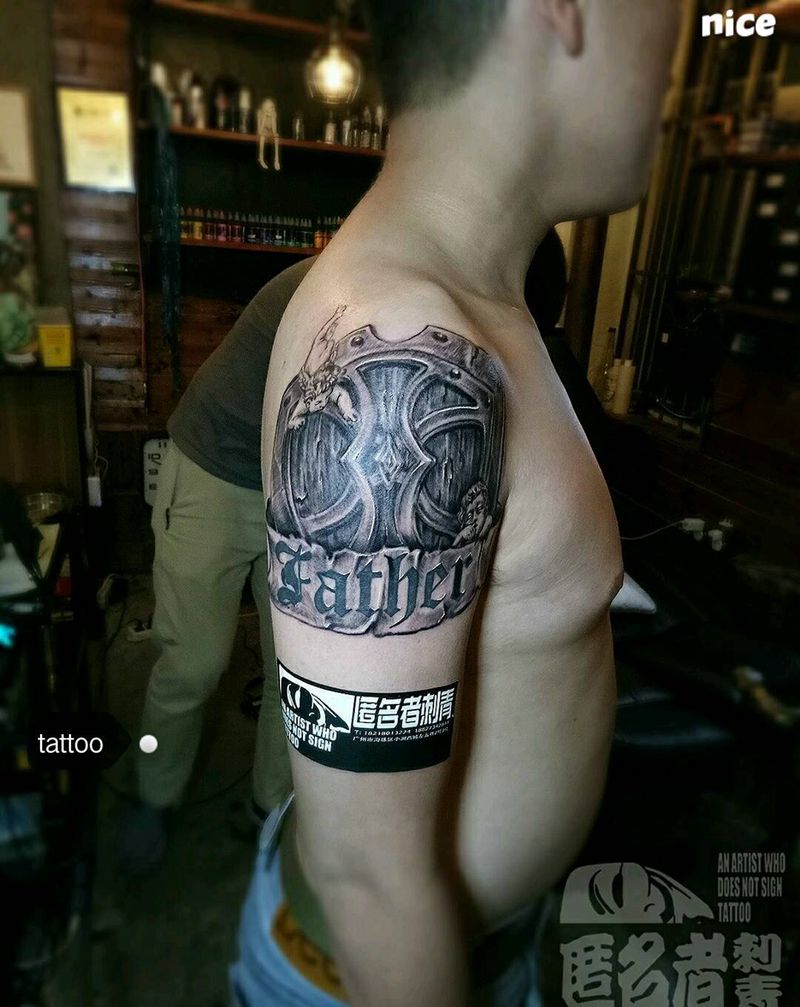 盾牌大臂 浙江客人纹身图片_手臂欧美写实人物静物宗教原创广州成品纹身图案