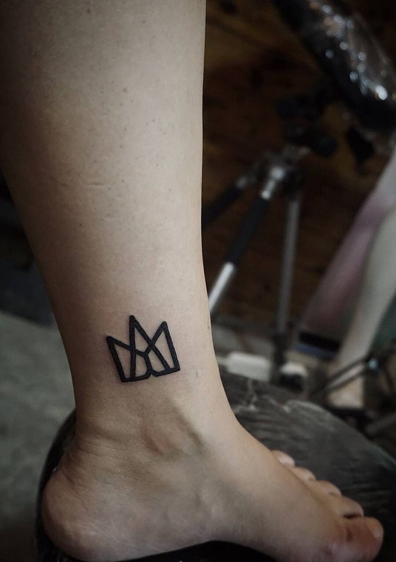 五月天标志家英文纹身图片_腿部清新纹身图案