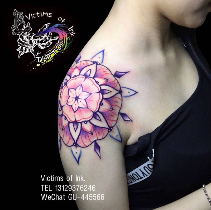 曼陀罗纹身图片_成品肩部几何原创纹身图案