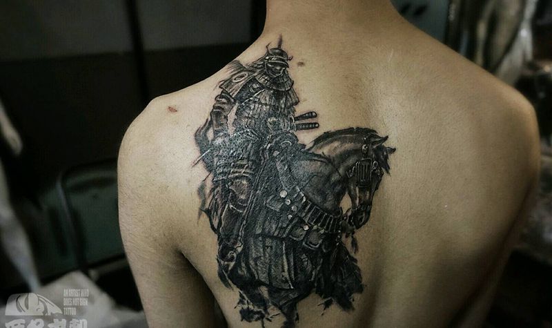 覆盖作品 武士纹身图片_背部传统肖像写实动物人物广州覆盖成品纹身图案