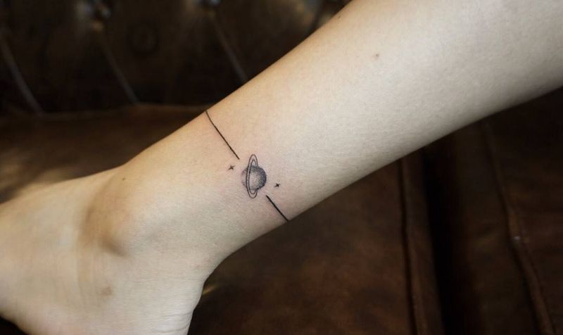 星球   脚环纹身图片