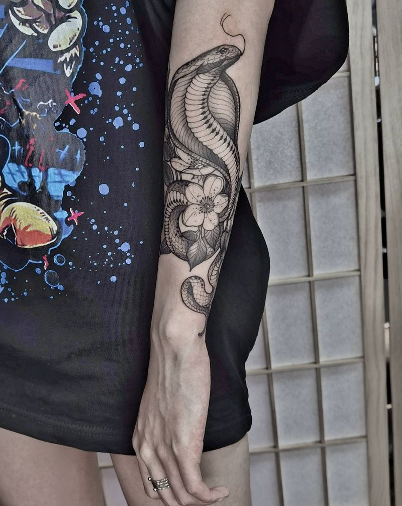 花与蛇纹身图片_手臂点刺花与蛇素花蛇纹身图案