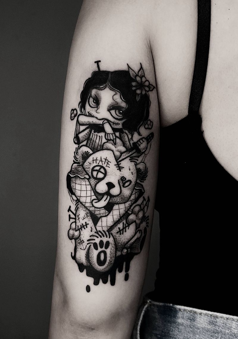 Bad Girl & Bear纹身图片_手臂点刺Old School木偶暗黑纹身图案