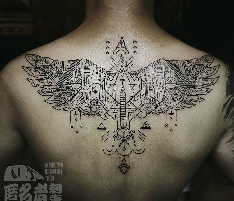 线性  机械鸟纹身图片_背部欧美几何动物原创鹰成品纹身图案