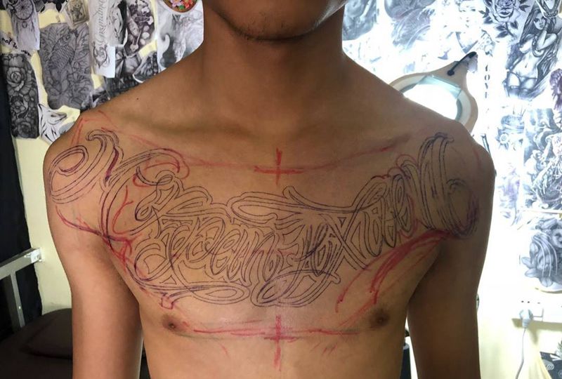 花体字纹身图片_成品胸部欧美原创纹身图案