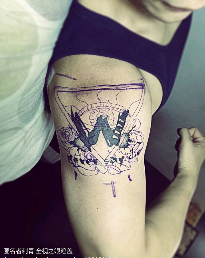 全视之眼覆盖纹身图片_肩部欧美写实几何人物原创成品纹身图案