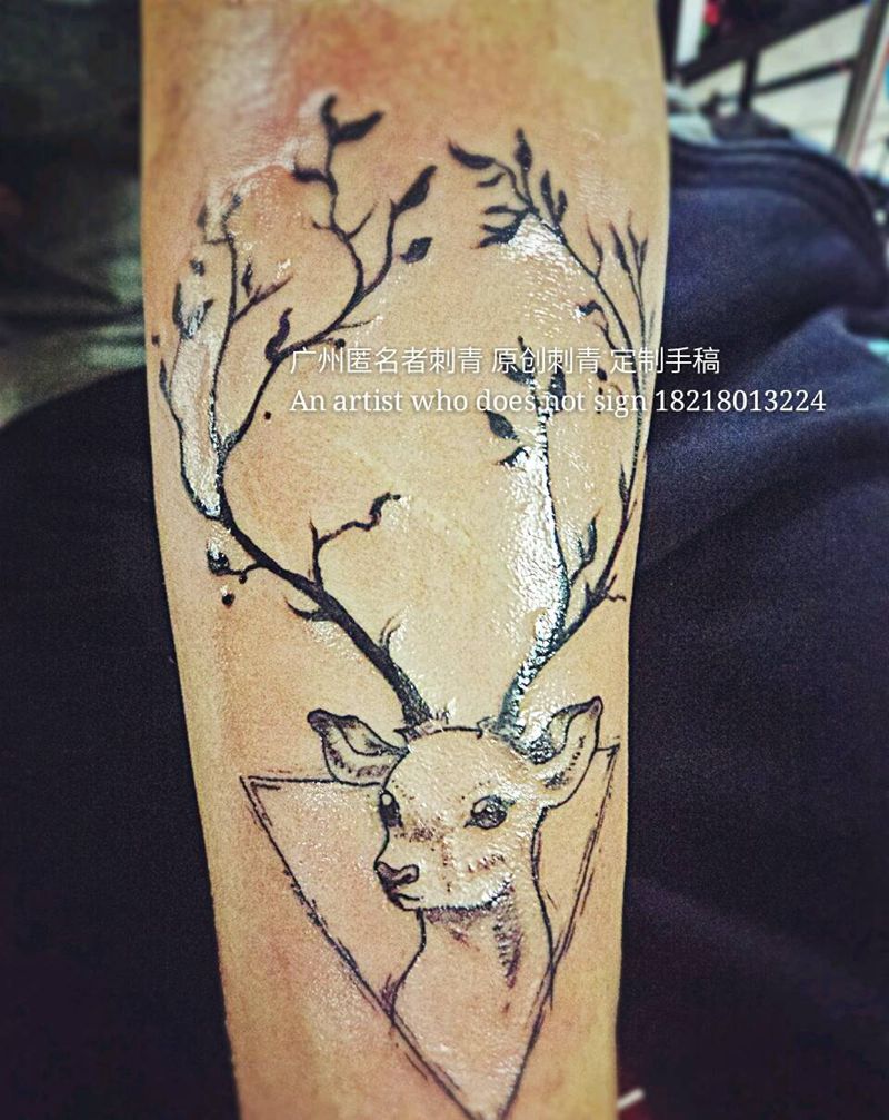 麋鹿森林纹身图片_手臂欧美清新几何动物植物原创广州成品插画纹身图案