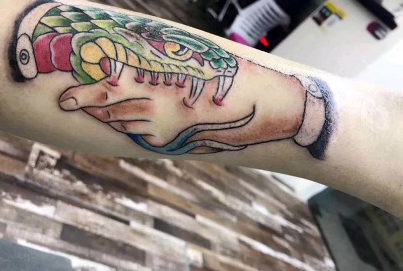 交友不慎！纹身图片_手臂欧美纹身图案