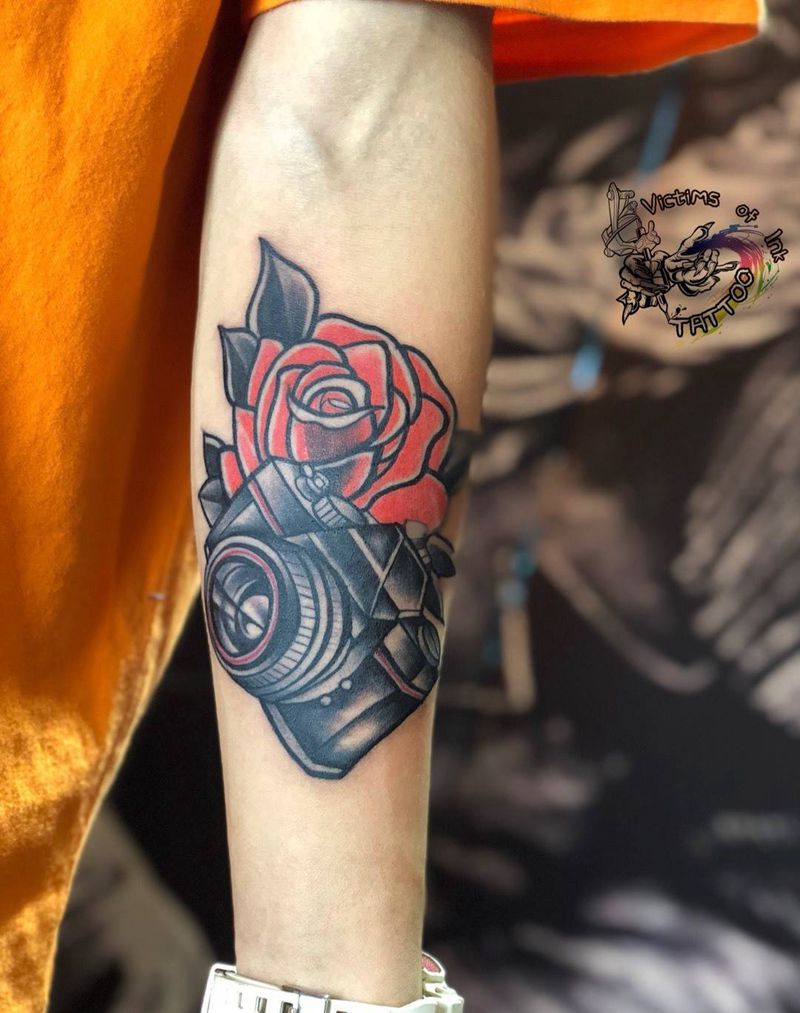 欧美相机玫瑰花纹身图片