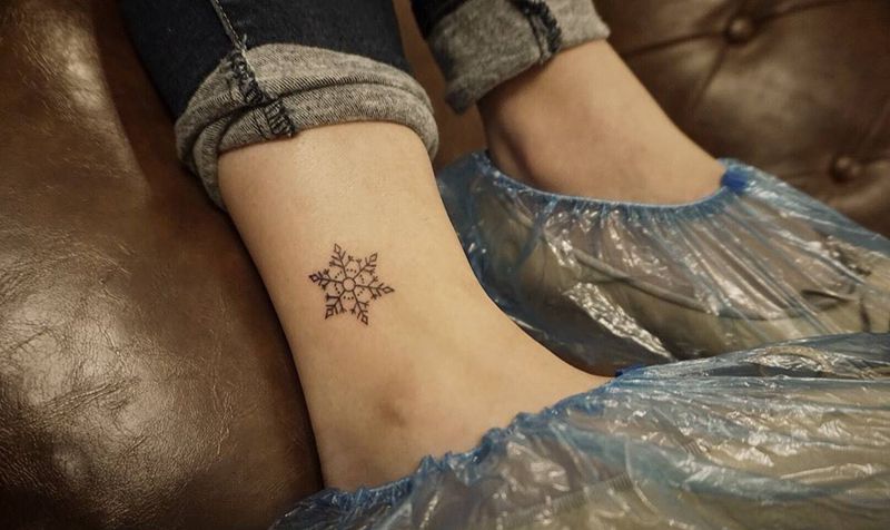 小雪花纹身图片