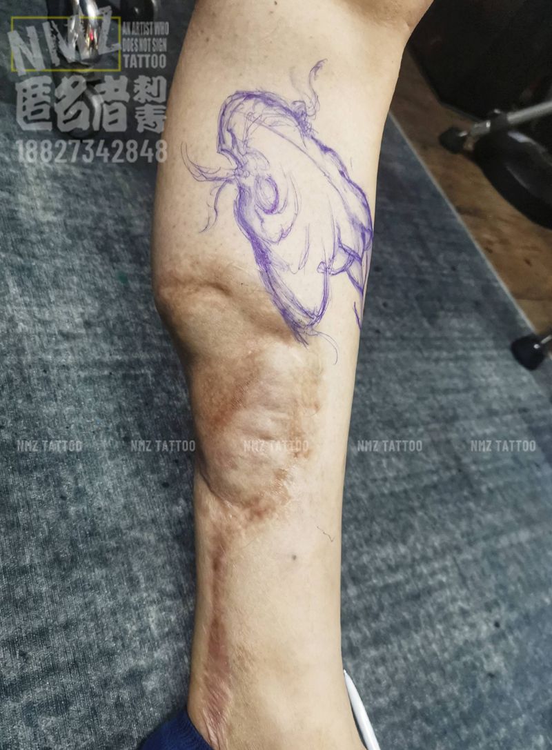 终极疤痕遮盖,肌肉缺失遮盖!纹身图片_腿部新传统水彩鲤鱼疤痕遮盖纹身图案
