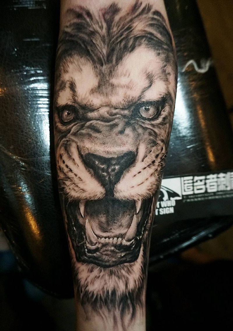 辛巴纹身图片_手臂欧美写实动物原创狮子成品纹身图案