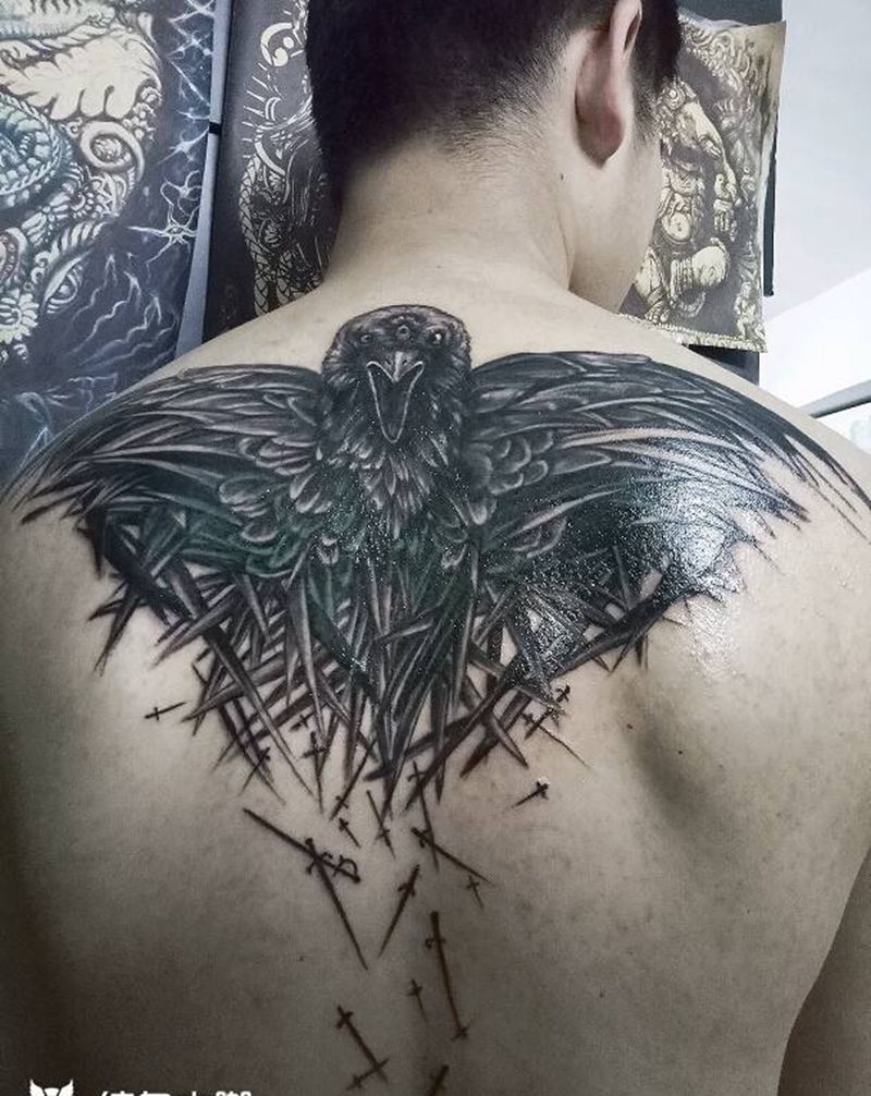三眼乌鸦纹身图片_背部欧美写实动物广州乌鸦成品纹身图案