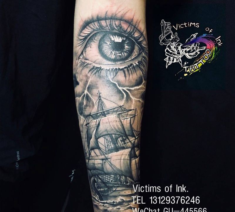 写实帆船眼睛纹身图片_成品手臂写实原创纹身图案