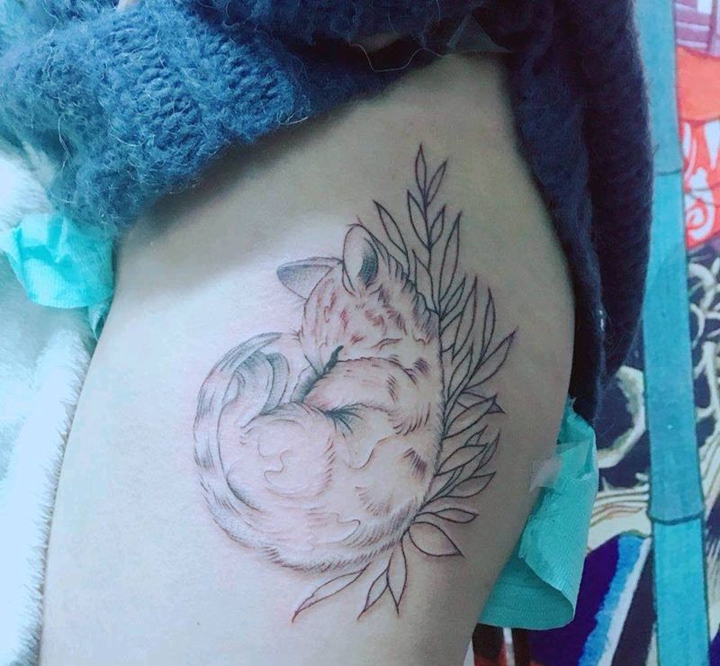 人美腿长。纹身图片