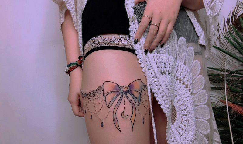 性感蝴蝶结腿环纹身图片_腿部New School女师蝴蝶结水彩纹身图案