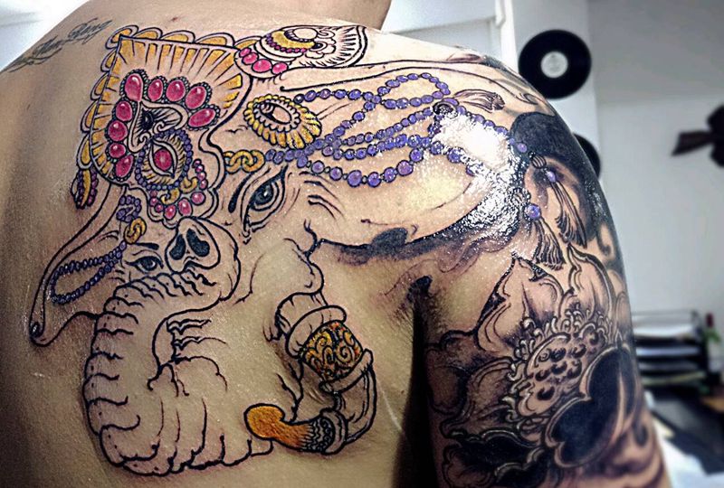 象神纹身图片_背部传统动物广州成品纹身图案