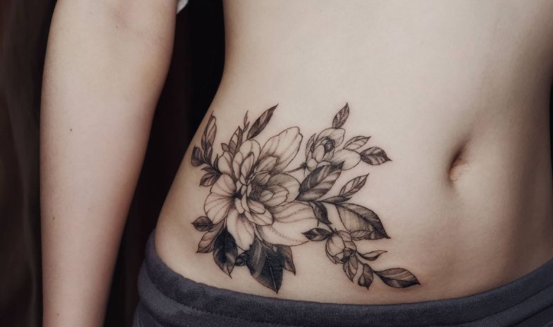 素花遮盖设计纹身图片_腹部遮盖素花纹身图案
