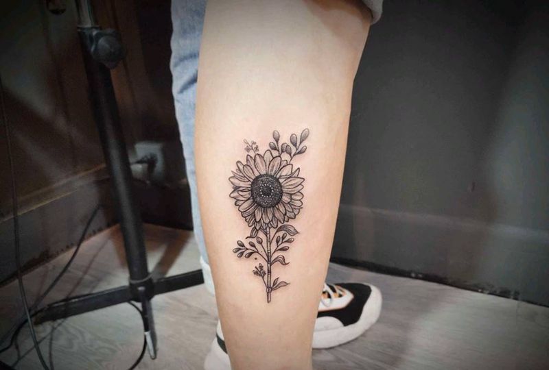 太阳花纹身图片_脚部纹身图案