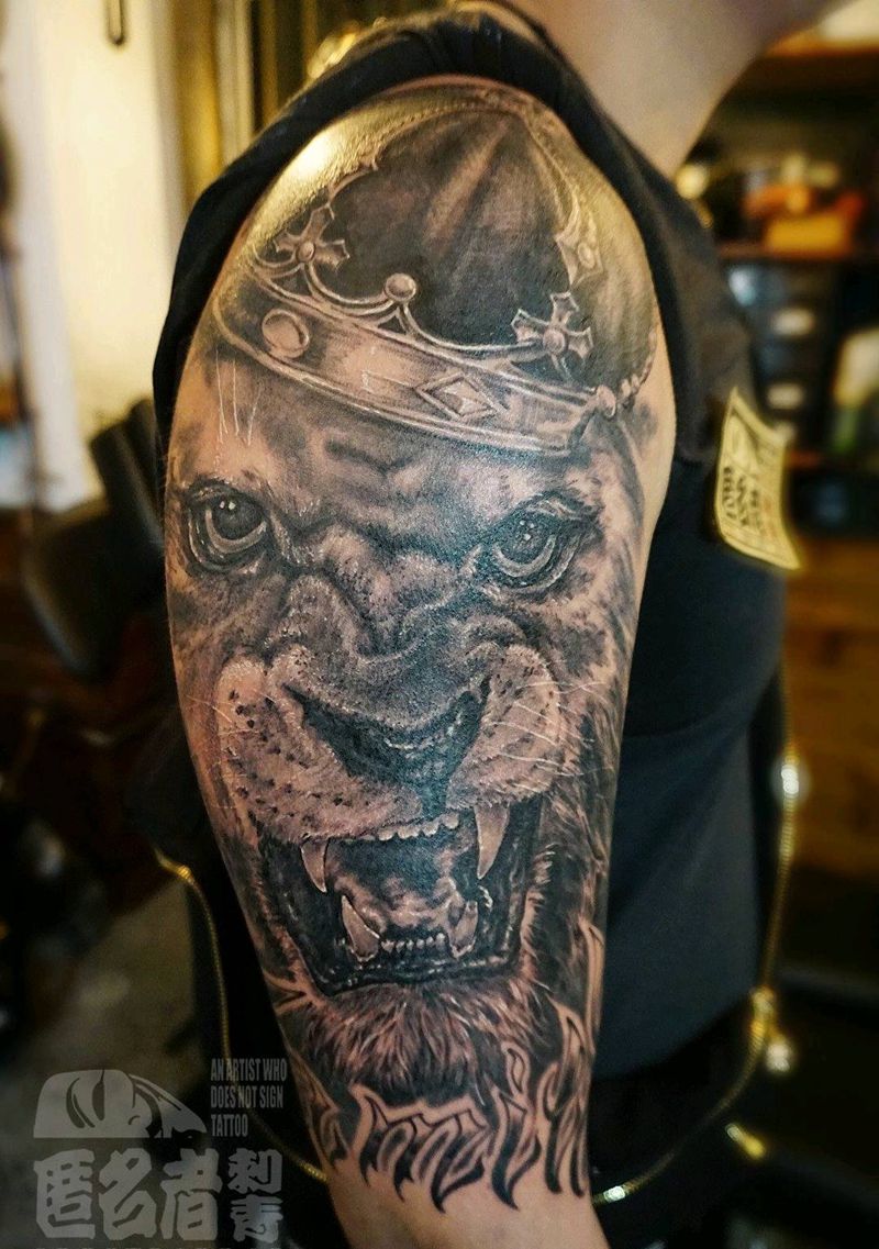 狮纹身图片_肩部手臂欧美写实动物原创成品纹身图案