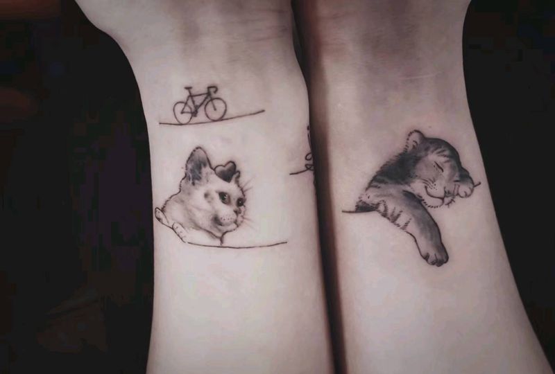 虎妈猫爸纹身图片_手部猫老虎纹身图案