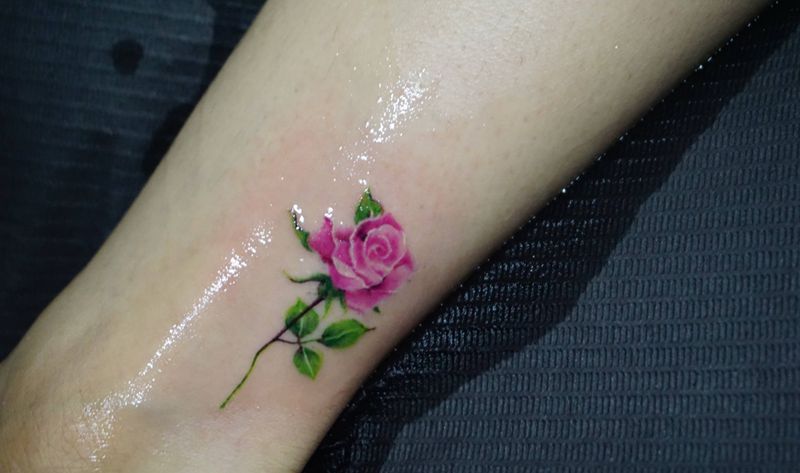 玫瑰纹身图片_成品腿部欧美清新植物纹身图案