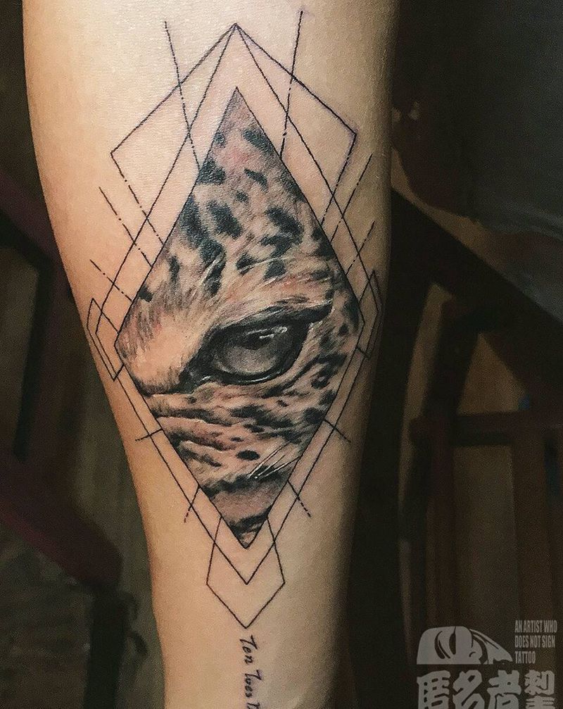豹眼纹身图片_手臂写实几何动物原创广州成品纹身图案