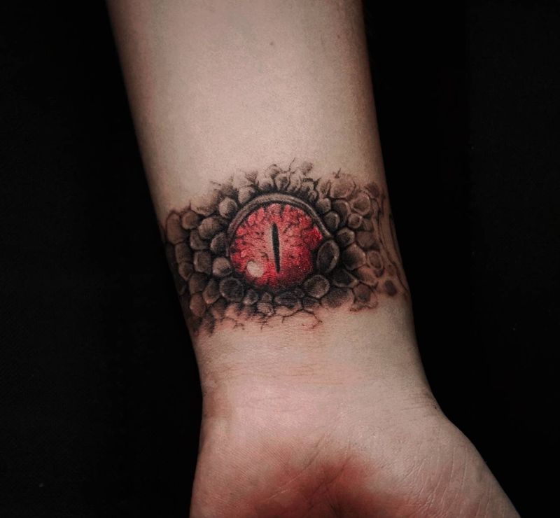 恶魔之眼纹身图片_手臂手部点刺欧美写实暗黑眼睛纹身图案