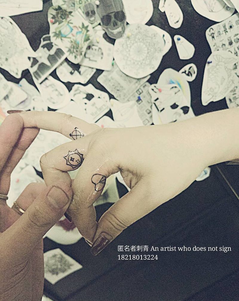 一波小清新纹身图片_手部清新几何动物植物广州成品纹身图案